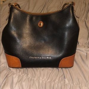 I’m selling a Dooney & Bourke purse